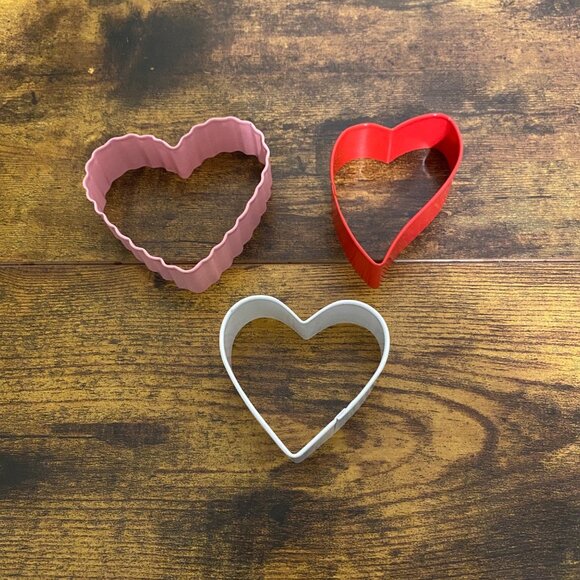 Valentines Day Hearts cookie cutter set of 3 baking Love Valentine tiered tray - Picture 2 of 3